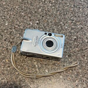 Canon powershot sd200 digital camera